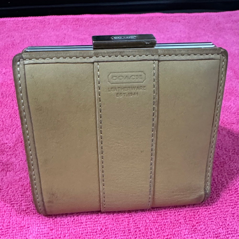 Vintage Coach Leather Bifold Wallet in Tan